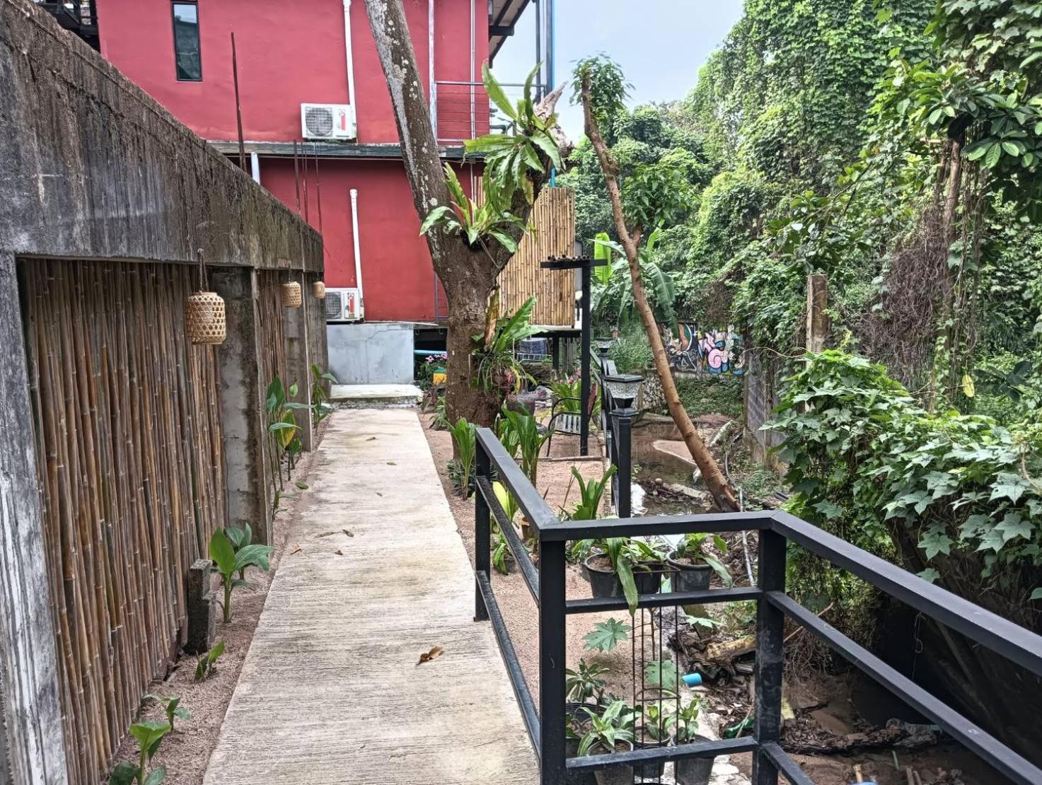White Jail At Koh Tao Hostel Buitenkant foto